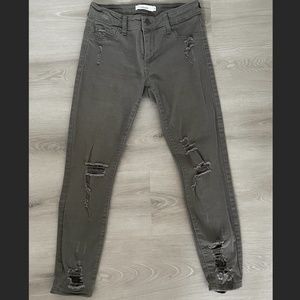 Cello’s cotton capri pants in sage green